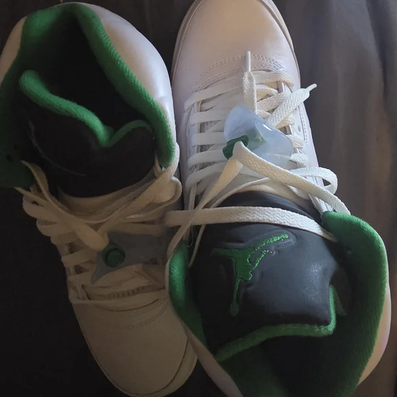 Air Jordan 13 Retro Lucky Green Mens 9.5 Women's 11 Shoes - Picture 3 of 9